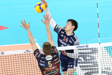 石川祐希が3-1で敗戦、準決勝進出の決着は21日の最終戦へ「プレーにフォーカスし続けたい」 サムネイル