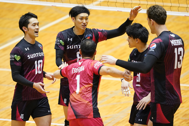 首位サントリーが8位FC東京に辛勝　パナソニックが東レに圧勝　V1男子