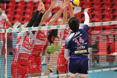 石川祐希のミラノ、ピアツェンツァに3-1勝利　石川MVP　セリエA5位決定戦 サムネイル