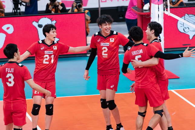 代表親善試合　若手とベテランの力で日本男子が中国を3－1で破る　西田有志「もっとアグレッシブにチームを鼓舞するプレーをしたい」