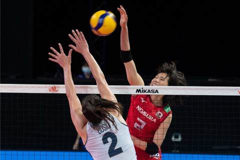 女子日本代表、若手中心のイタリアにフルセットで辛勝。古賀紗理那「絶対に落とせない試合だった」　VNL2021 サムネイル