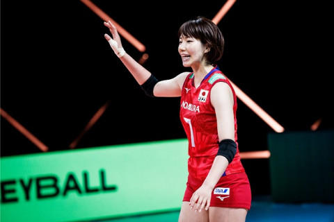 女子代表、アメリカにストレートで敗れる。石井優希「アメリカのサーブがよく、パスが崩れ、苦しい展開を作ってしまった」 VNL サムネイル