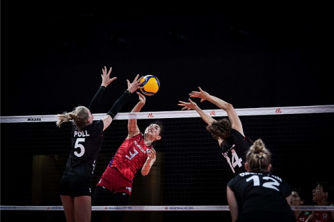 女子代表、ドイツを3-1で下し、11勝3敗でファイナルラウンド進出が決まる。島村春世「今日の試合の出来は50点くらい。相手のミスに助けられた」VNL サムネイル