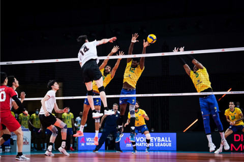 男子代表がリオ五輪王者ブラジルに完敗　石川祐希主将「相手の強烈なサーブにやられた。明日はディフェンスで流れを作りたい」VNL サムネイル