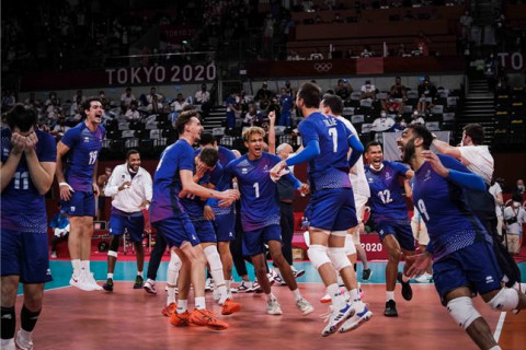 男子決勝戦　フランスがROC(ロシア)の反撃をかわし初の金メダル  MVPはヌガペ　仏ティリ監督「おとぎ話のハッピーエンドのようです」 サムネイル
