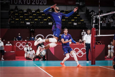 男子準決勝、波に乗るフランス　アルゼンチンを寄せ付けず 仏ヌガペ「決勝がロラン（ティリ監督）の最後の試合です。最後にふさわしい試合をしなければいけません。」 サムネイル