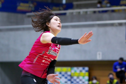 KUROBE　元姫路の金杉由香、元ビーチバレーの鈴木千代、新外国人選手のメレーテ・ラッツ、ピンピチャヤ・コクラムが入団 サムネイル