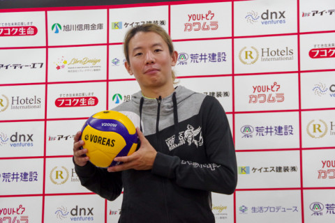 浜田翔太選手（セッター）V2・ヴォレアス北海道入団会見「MB以外全ポジション経験を活かした広い視点と、ブロックが強み」 サムネイル