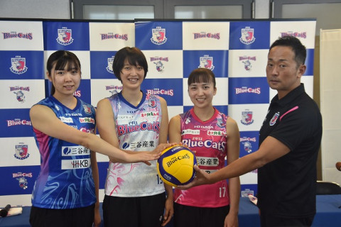 PFU　鍋谷友理枝、田原愛里、渡邊真恵が入団会見。田原「日本一のバレーを展開して、トップを目指します」 サムネイル