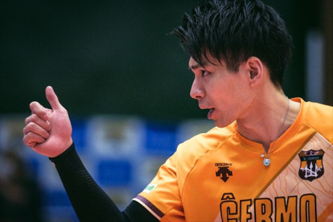 VC長野　河東「（前監督解任を）聞いた日は頭の整理がつかなかった。今は元気な姿を見せたい」戸嵜「本当に尊敬していた方なので、いなくなってぽっかり心に穴が空いた。このチームを支えるのは自分だと思っています」 サムネイル