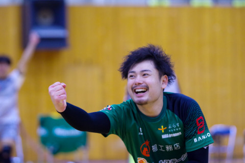 奈良ドリーマーズ、フルセットを制しV2で初勝利　ホームゲーム開催の北海道2チームは連勝、連敗と明暗分かれる　V2男子結果 サムネイル