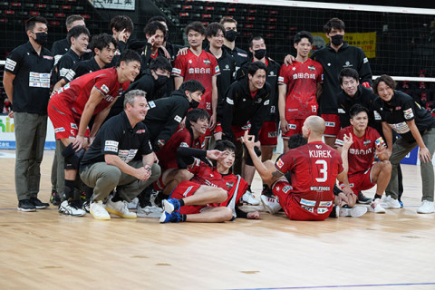 WD名古屋・バルトシュ・クレク主将「主将には選手が投票で決めてくれた」高梨健太「僕らがしているバレーができなかった」 サムネイル