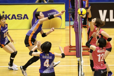 V1女子が開幕。東レが姫路を3-1で下し、白星スタート。小川愛里奈「ワイド、Bクイックが決まり、やってきたことが出せた」 サムネイル