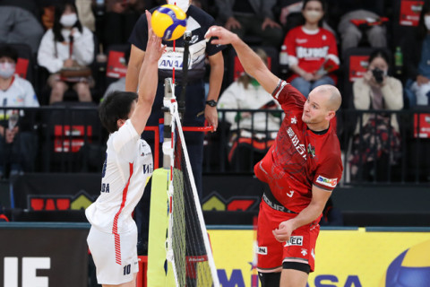 昨季覇者サントリーがJTにストレート負け　全勝チーム消える　FC東京がジェイテクトに惜敗　JT原監督「ホームゲームで勝利をお見せできて嬉しい」V1男子 サムネイル