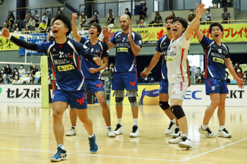 昨季最下位の大分三好が白星発進　ポール監督「監督としての初陣を勝利でスタートすることができて嬉しい」V1男子 サムネイル