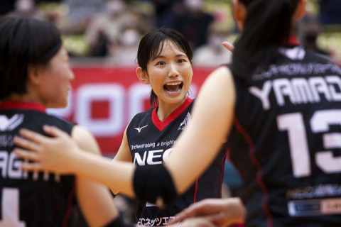 NEC・古賀紗理那「4月16日に優勝するために。チームが勝つための自分だと思っている」、日立Astemo・上坂瑠子「私と（長内）美和子さんでチームを引っ張っていかないと」 V1女子会見 サムネイル