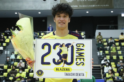 堺・出耒田敬、千々木駿介、WD名古屋・白岩直也、山近哲、岡山・川島亜依美がVリーグ通算230試合達成 サムネイル