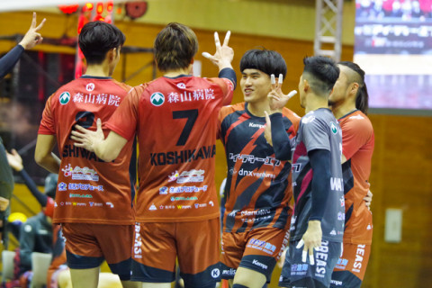 3会場で6試合　旭川大会では前シーズン1位富士通、2位ヴォレアスが勝利　11月13日V2男子結果 サムネイル