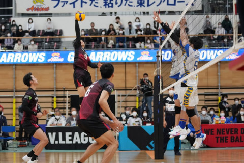 堺がJT広島に連勝で首位に浮上　サントリーが東レをフルセットで下す　V1男子 サムネイル