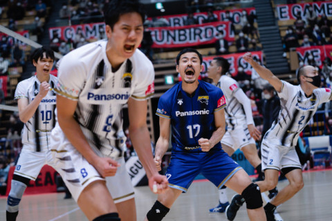 パナソニックがサントリーに圧勝4位に浮上　堺がWD名古屋を下して首位をキープ　V1男子 サムネイル