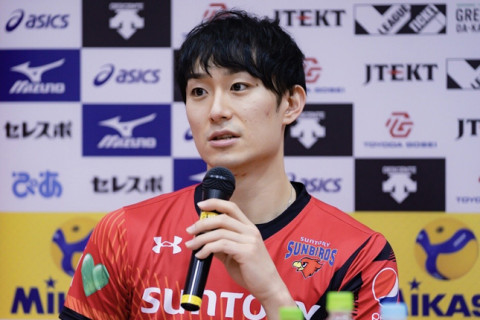 柳田将洋「完全にワンサイドでやられた。サーブとサーブレシーブをまずしっかりしたい」山村宏太監督「今日はティリさんの手のひらであそばされた」サントリー会見 サムネイル
