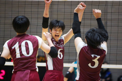 下北沢成徳高がV2女子のブレス浜松を破る。アルテミス北海道が初陣　皇后杯ファイナル1日目 サムネイル