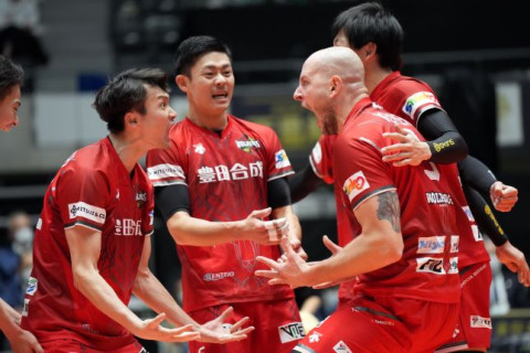 フォト・WD名古屋対東レ  クレクバルトシュ、傳田亮太、藤井直伸、パダルクリスティアン 天皇杯準決勝 2021.12.18 サムネイル