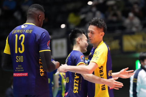 堺がJT広島に快勝　天皇杯準決勝 サムネイル