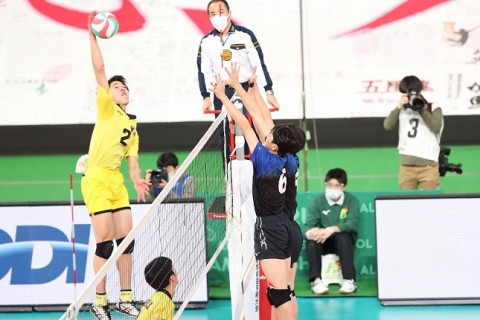 鎮西が4年ぶり、日本航空が初の決勝進出。日南振徳・甲斐優斗「初出場で4強は大きいが、優勝を目指していたので少し悔しい」　春高男子準決勝 サムネイル