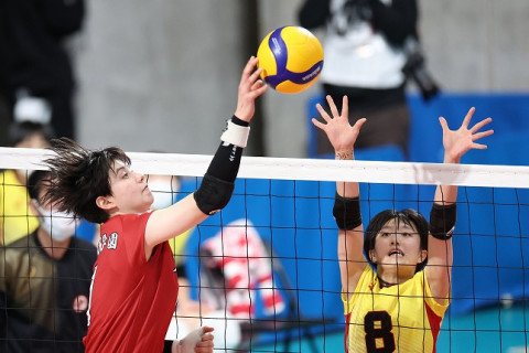 東九州龍谷、松山東雲、共栄学園、誠英などが1回戦を突破。旭川実業・越川優コーチ「普段の力が出し切れなかったが、作戦がうまくはまったところは収穫」　春高女子1回戦 サムネイル