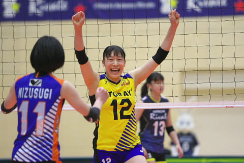 東レ、サーブと石川真佑らの攻撃が光り、日立Astemoをストレートで下して14勝目。トヨタ車体が今季初勝利　V1女子 サムネイル