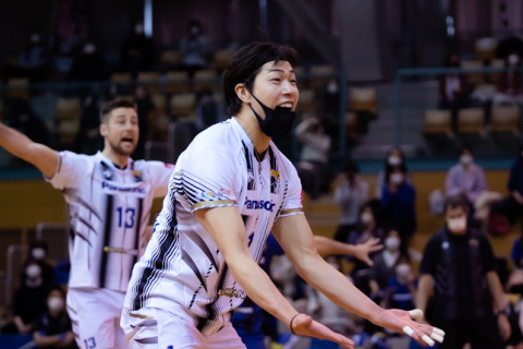 パナソニックがVC長野に辛勝　首位対決は堺が東レを圧倒　大分三好が白星　V1男子 サムネイル