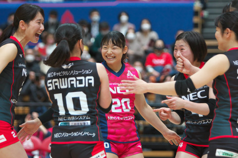 NEC・井上琴絵「もっとコンディションを上げて、チームに貢献したい」、トヨタ車体・大川愛海「フロントで点数を取り切れず、悔しい」　V1女子会見 サムネイル