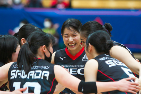 NEC、ホームでトヨタ車体を3-1で下し、13勝目。日立Astemoが大激闘の末、埼玉上尾に勝利　V1女子 サムネイル