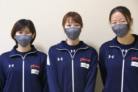 アランマーレ・宮本菜月「バックからもスパイクを狙いたい」、木村友里「精神的な軸を意識しています」、菅原里奈「ポスターを見た時はこんなに大きくていいのかなって」 V2女子会見 サムネイル
