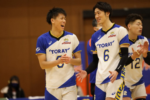 堺、東レ、パナソニックの上位チームがそれぞれ連勝　V1男子 サムネイル