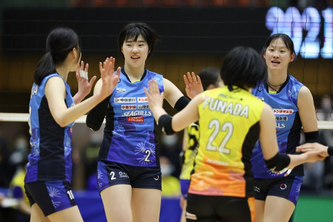 岡山・佐伯亜魅加「憧れの石川真佑選手と対戦し、試合をしながら学ぶことも多かった」、東レ・井上奈々朱「うちの選手は若手も代表などで経験豊富。力をうまく引き出し、チームに還元できれば」　V1女子会見 サムネイル