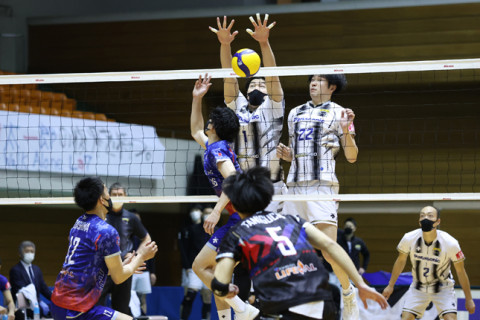 VC長野と大分三好の直接対決はVC長野にまずは軍配　パナソニックがFC東京を3－0で下す　V1男子 サムネイル
