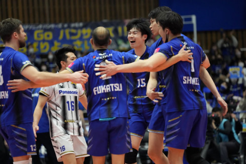 パナソニックが東レに快勝　大塚達宣「昨日の負けは苦しい負け方。今日はいつも以上にコミュニケーションを取り、1点1点集中して25点までとれた」V1男子 サムネイル