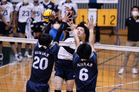 フォト 関東1部男子 春季リーグ 中央大学 佐藤篤裕、柿崎晃ら VS 日本体育大学 武藤茂、一条太嘉丸ら 2022.05.21 サムネイル