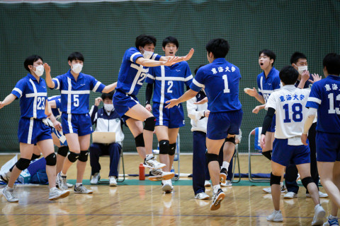 フォト 関東1部男子 春季リーグ 東海大学 山本龍、佐藤駿一郎ら VS 駒澤大学 江藤巧、菅沼海成ら 2022.05.07 サムネイル