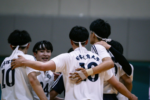 フォト 関東1部男子 春季リーグ 日本体育大学 笹本陽、吉村颯太ら VS 明治大学 安井恒介、工藤有史ら 2022.05.29 サムネイル