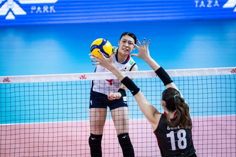 女子代表、トルコに1-3で敗れる。石川真佑19得点もトルコの高さに屈する　VNL予選ラウンド サムネイル