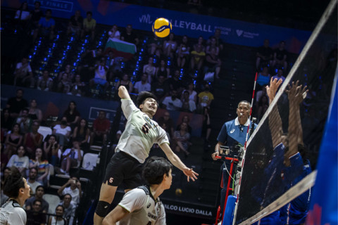 男子代表、東京五輪金のフランスに完敗　石川祐希主将は故障欠場　VNL サムネイル