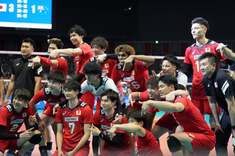 男子代表、石川と西田がサービスエース量産でオーストラリアに３－１勝利　７勝２敗　VNL サムネイル