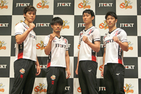 ジェイテクトが入団会見　柳田将洋、西田有志、関田誠大、河東祐大　柳田「このチームでプレーできることを幸せに思う」V1男子 サムネイル