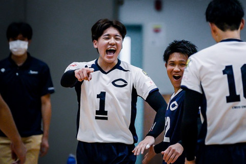 MVPに中大の佐藤篤裕主将　男子1部、全日程を終了　関東大学バレーボール2022年度秋季リーグ戦 サムネイル