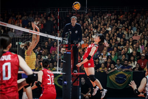 女子代表、ブラジルにフルセットの大激闘の末惜敗し、5位で大会を終える　世界選手権準々決勝 サムネイル