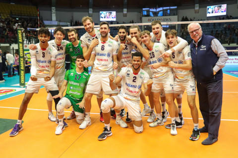 石川祐希所属のミラノ、大逆転で今季1勝目！ イタリアセリエA1 サムネイル