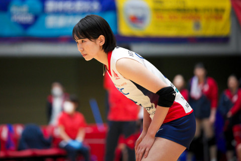 NEC・古賀紗理那「点数が苦しい状況の時も落ち着いてプレーできた」、姫路・佐々木千紘「競っている場面で先手を打ってリードを広げられるようにすることが課題」　V1女子会見 サムネイル